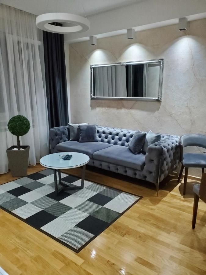Lux Apartman 33 Kragujevac Exterior photo